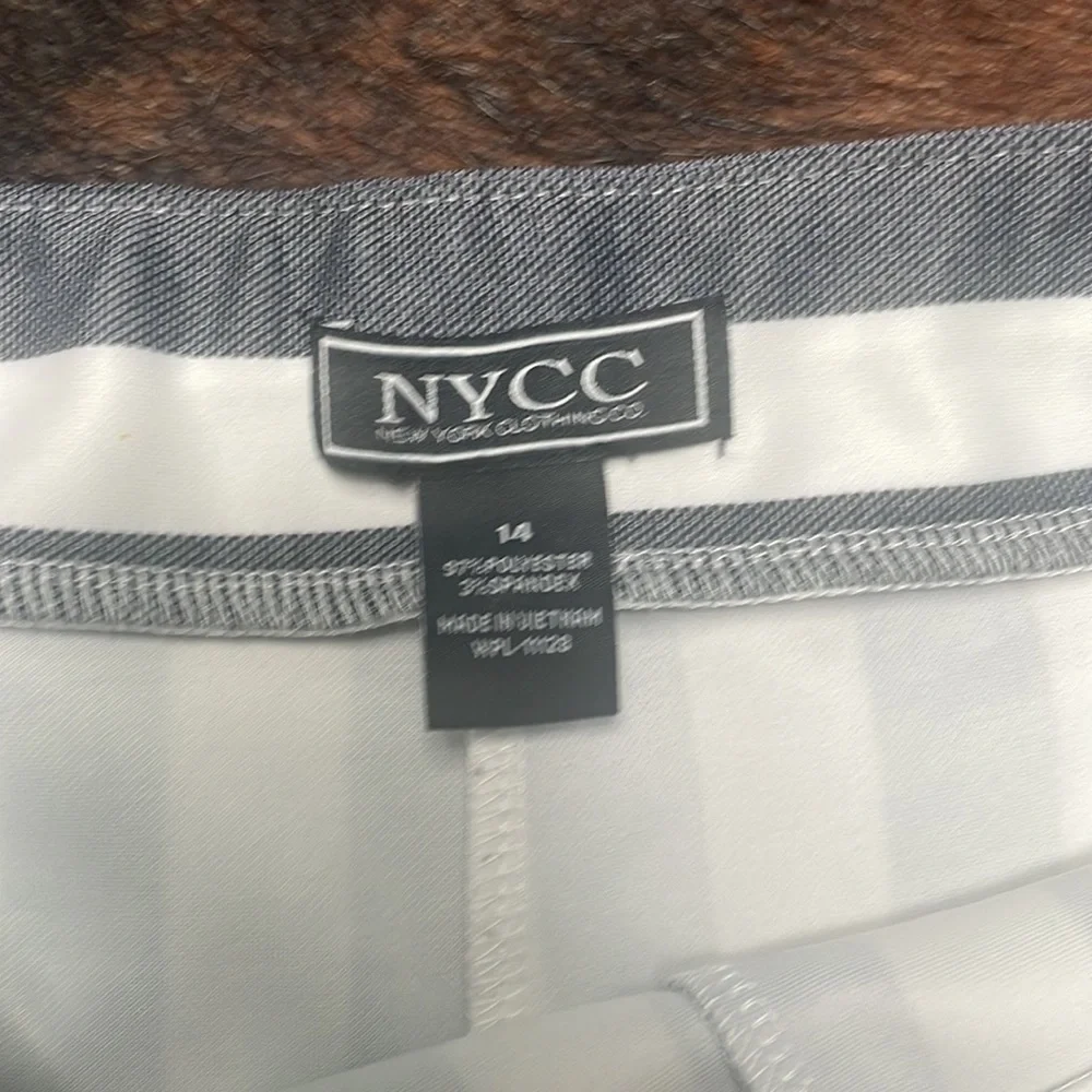 New York clothing, company, gray and white vertical striped dress shorts size 14 - Picture 3 of 4